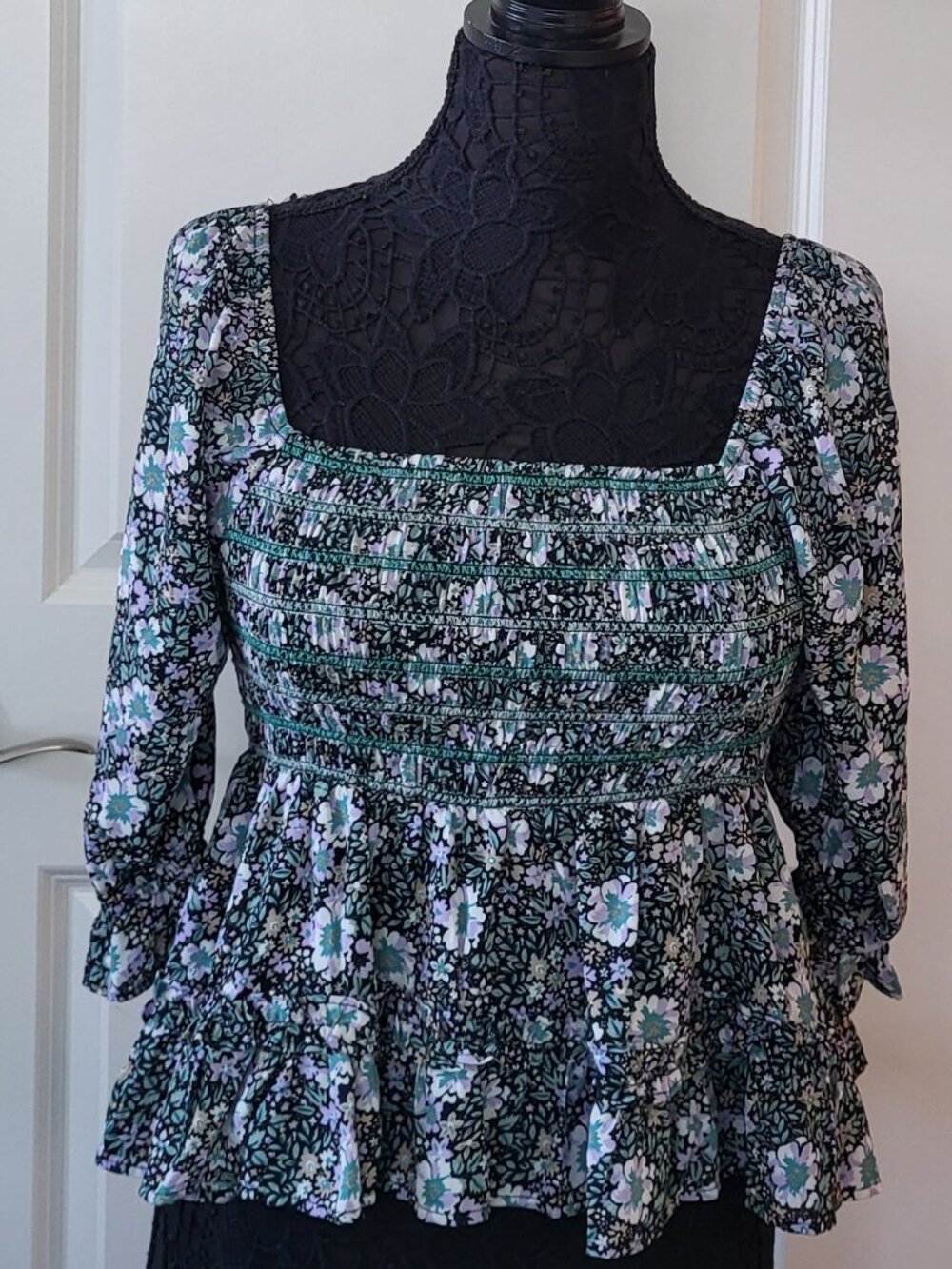 American Eagle Floral Smocked Peplum Blouse 3/4 Sleeve Sz M Cottagecore Boho Top